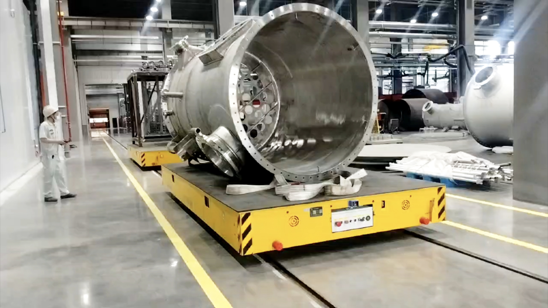 13臺(tái)電動(dòng)平車(chē)集群交付！助力某大型制造企業(yè)新廠(chǎng)房效率躍升！