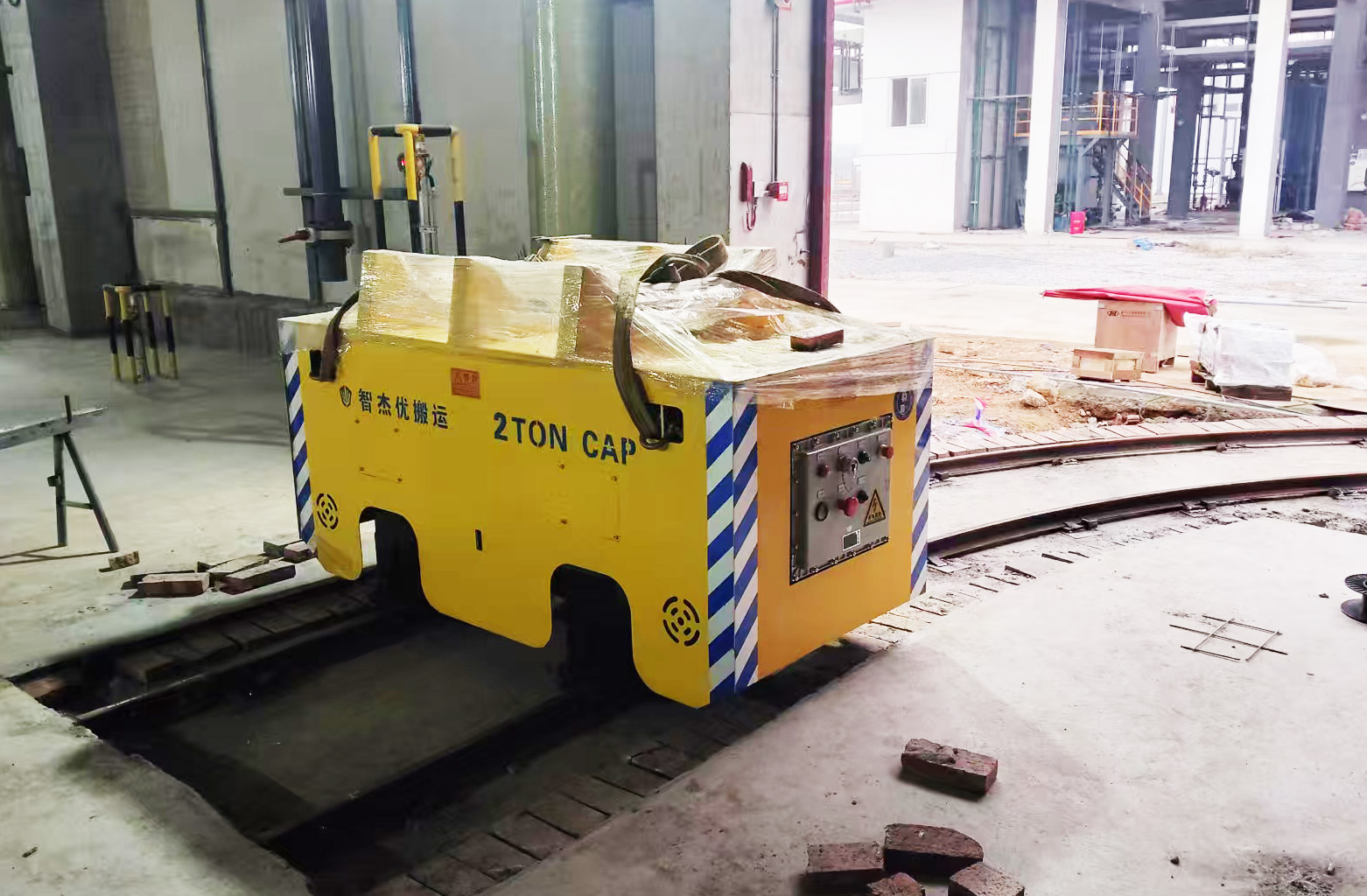 U型防爆軌道車成功交付  破解車間特殊轉(zhuǎn)彎運(yùn)輸難題